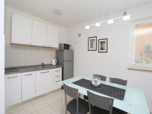 App with terrace with sea view,639