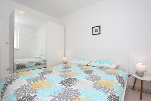 App with terrace with sea view,639