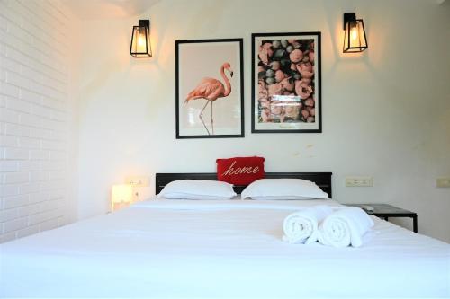 a bedroom with a bed with two towels on it at El Arbol by Da Alohas Luxury 2BHK suite Candolim in Nerul