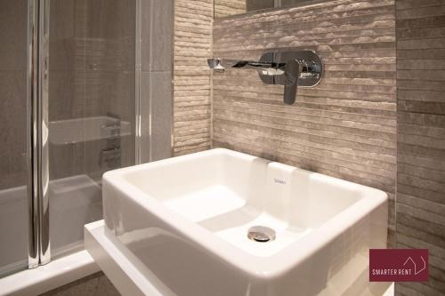 Ένα μπάνιο στο Two Bed Flat - Isleworth