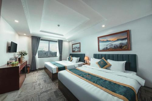 Postel nebo postele na pokoji v ubytování Central Sapa March Hotel