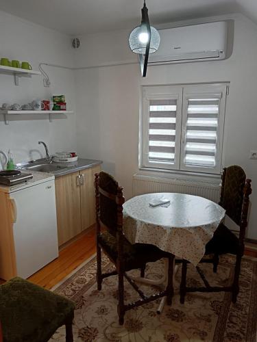 Kuchyň nebo kuchyňský kout v ubytování Goražde-Centar Apartment