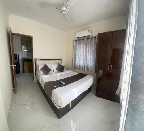 Ένα ή περισσότερα κρεβάτια σε δωμάτιο στο De Joe Height Apartment