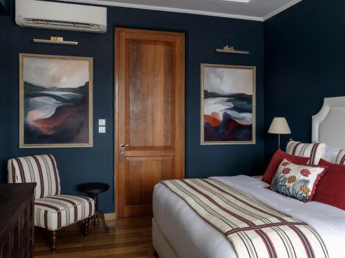 Una cama o camas en una habitación de The Archives Galle Fort - Hotel , Restaurant & Cocktail Bar