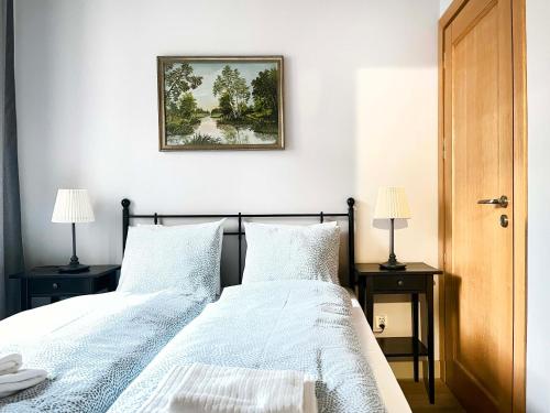 Кровать или кровати в номере Welcoming Apartments with bedrooms and Air Conditioning, city center