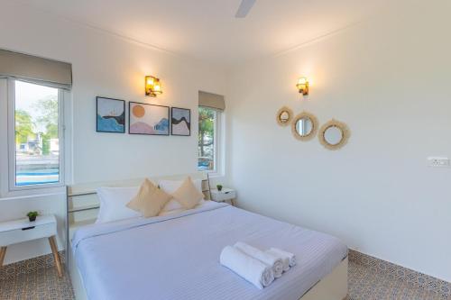 Cama o camas de una habitación en Tranquil 1BHK suite Pool Field Calangute Da Alohas