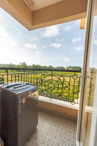 Un balcón o terraza de Tranquil 1BHK suite Pool Field Calangute Da Alohas