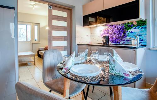 a dining room with a table and chairs in a kitchen at Stunning Apartment In Gdansk With Wifi in Gdańsk