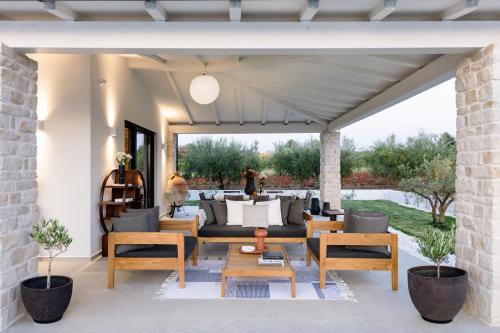 Ruang duduk di Casa Muso Luxury Villa