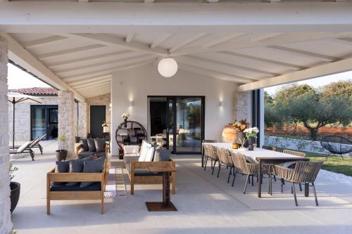 Ruang duduk di Casa Muso Luxury Villa