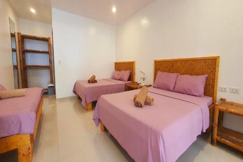 Postel nebo postele na pokoji v ubytování Pili Beach Resort Agmanic