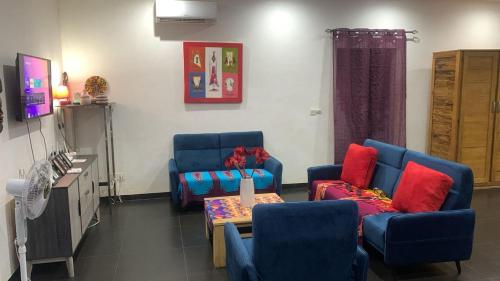 Televisyen dan/atau pusat hiburan di Keur Lola quartier aigrettes