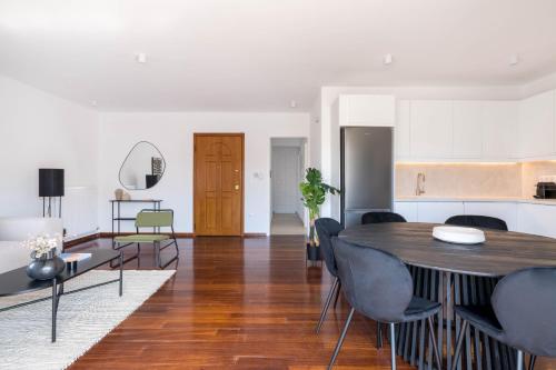 Athenian 3BR seaside property in Alimos by UPSTREET