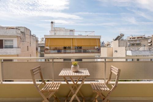 Athenian 3BR seaside property in Alimos by UPSTREET