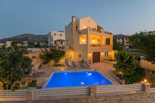 Νikolaos Villa with Private Pool, Playground & BBQ