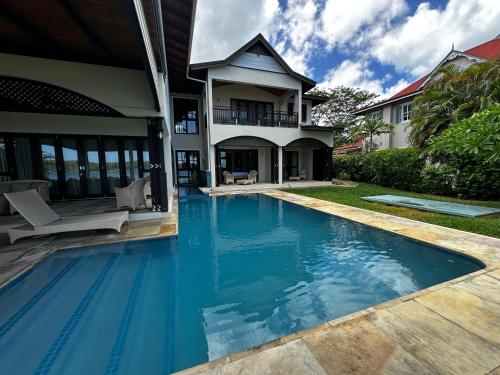 La alberca dentro o cerca de Spas Villas Eden Island