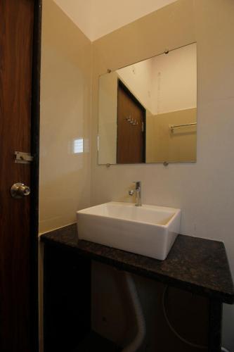 Bilik mandi di Hotel Mint Park