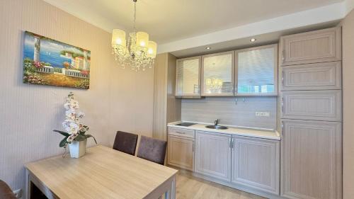 Φωτογραφία από το άλμπουμ του Bratanov Harmony Suites 3 Jungle στο Sunny Beach