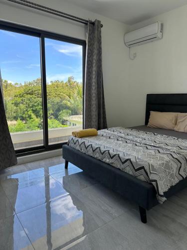 Giường trong phòng chung tại Blue Horizon