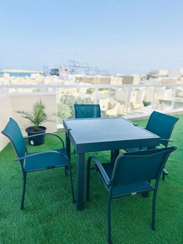 Gambar di galeri bagi Southview Luxury Penthouse di Birżebbuġa