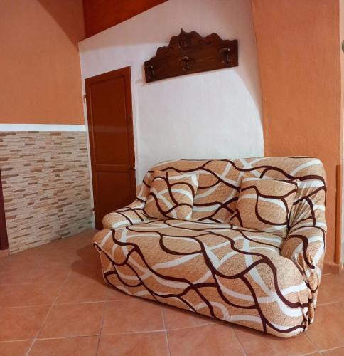 a bed in the corner of a room at La Locanda in Marsala