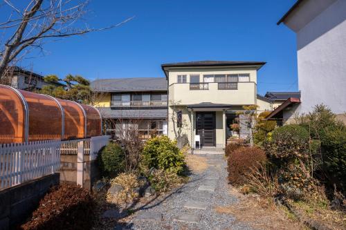 B&Bが所在する建物