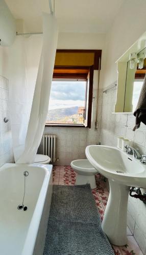 Ванная комната в Romantico Appartamento con Vista Mozzafiato Perfetto per 2 Persone