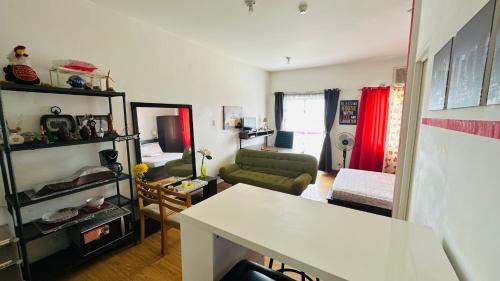 Μια τηλεόραση ή/και κέντρο ψυχαγωγίας στο Studio Condo unit in Amaia Steps Novaliches