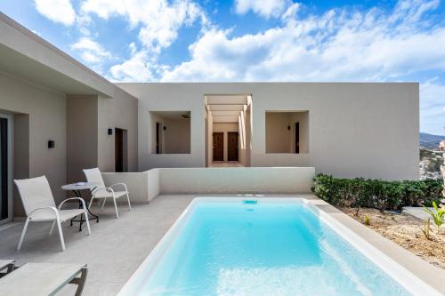 Athina Palace Resort & Spaの敷地内または近くにあるプール