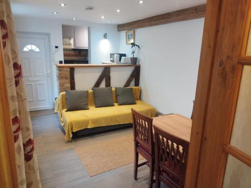 a living room with a yellow couch and a kitchen at No 5 Accommodation in London