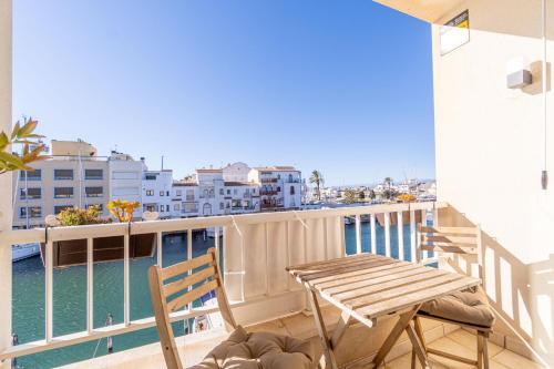Apartamento Frente al Canal con Terraza