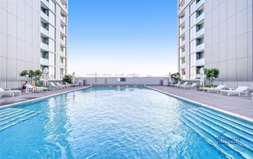 Stylish 2BR Escape 2 Balconies Pool View