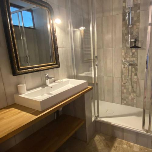 APPARTEMENT CLIMATISE 2 CHAMBRES VUE MER ET PARKING