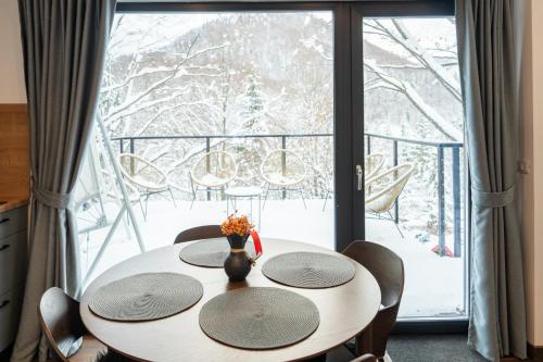 Φωτογραφία από το άλμπουμ του Leaf Loft Chalet σε Văleni-Stînişoara