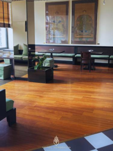 a large room with a wooden floor and benches at Verdemilia Hotel in Anzola dell'Emilia