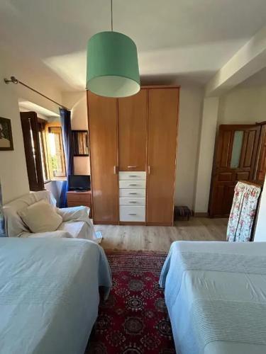 Katil atau katil-katil dalam bilik di Spacious House in Valdeande with Garden