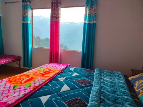 Postel nebo postele na pokoji v ubytování Moon Hotel Tungnath