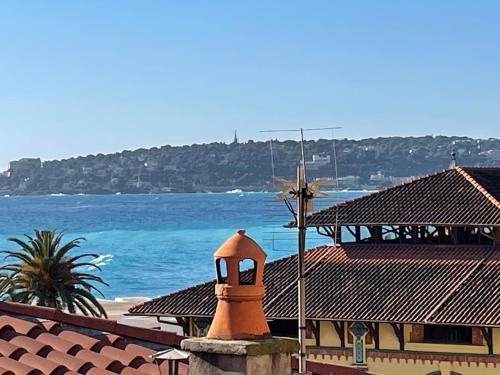 Appartement vue mer Menton vieille ville
