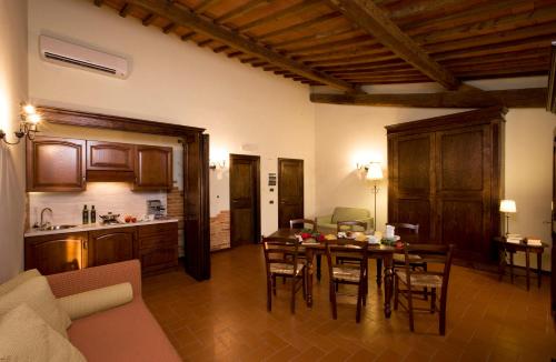 a kitchen and dining room with a table and chairs at Agriturismo Antico Borgo Poggitazzi in Loro Ciuffenna