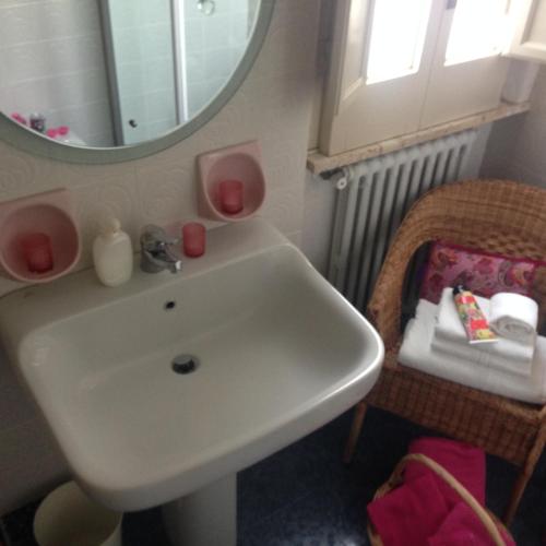 a bathroom with a white sink and a mirror at Dolce Farinella in Putignano