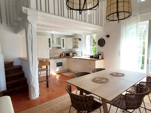 Dapur atau dapur kecil di Gîtes de Fenouil, piscine, parc, 3 étoiles