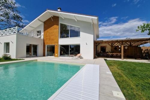 VILLA HELIOSEA, piscine chauffée, jacuzzi, climatisation