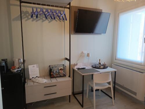 a room with a desk and a tv on a wall at Do Campanili by Ca-Sa Check in Chioggia