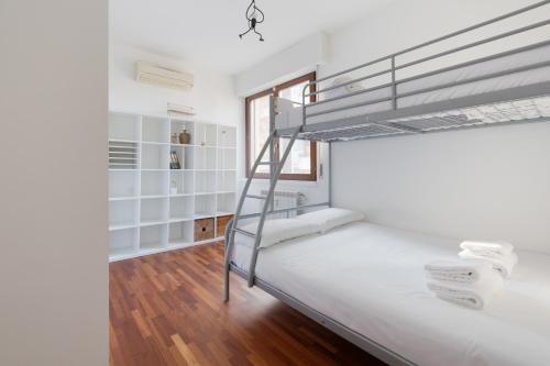 GuestHost - Modern Stay with Balcony near Niguarda Hospital