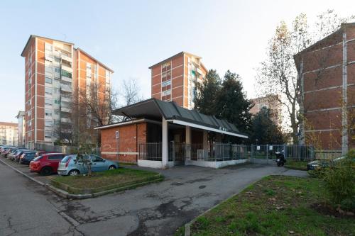 GuestHost - Modern Stay with Balcony near Niguarda Hospital
