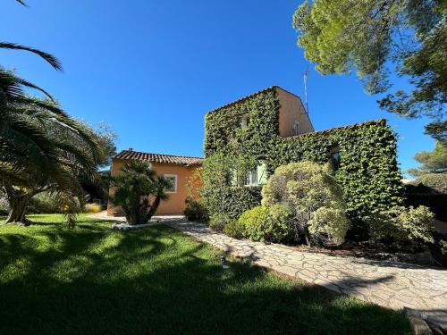VILLA CHEZ-NOUS C'est chez vous, piscine, plages et golfs