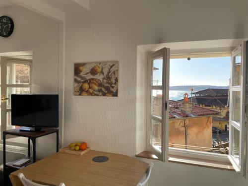 Appartement vue mer Menton vieille ville