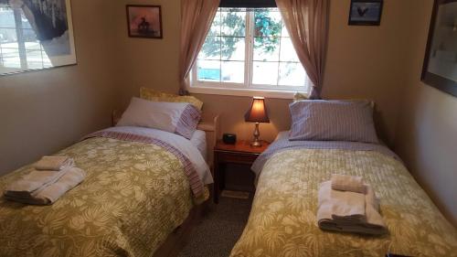 Ένα ή περισσότερα κρεβάτια σε δωμάτιο στο The Grateful Bed B'n'B