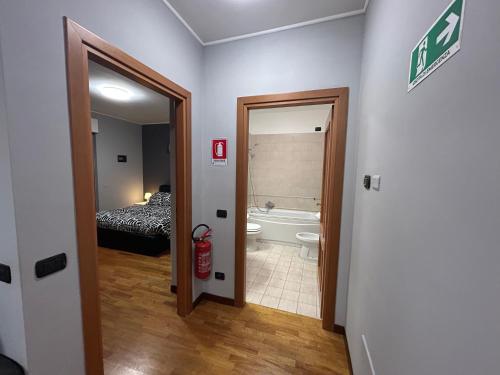 a room with a bathroom with a toilet and a bed at Casa Vacanze Asia Da Vinci's House in Fiumicino