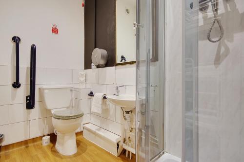 Ένα μπάνιο στο Infinity Fir Vale Road